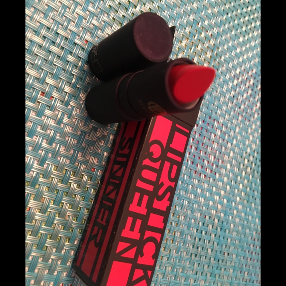 Lipstick 💄 Queen- Fire Red Sinner